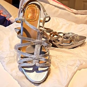 Naturalizer 11W Silver strappy sandals size EU41. NWOT. Sparkle!